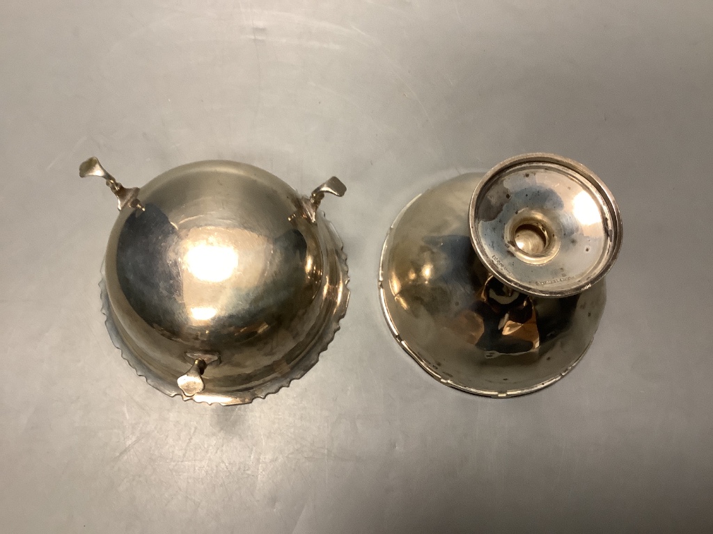 Two George V silver cream jugs and two similar silver sugar bowls